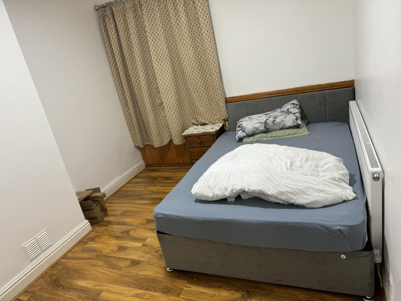 Room Manor Street in Cardiff