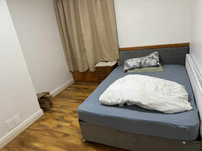 Room Manor Street in Cardiff