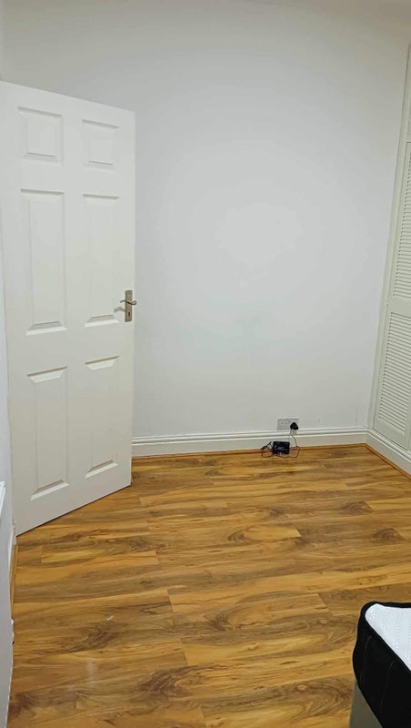 Room Manor Street in Cardiff