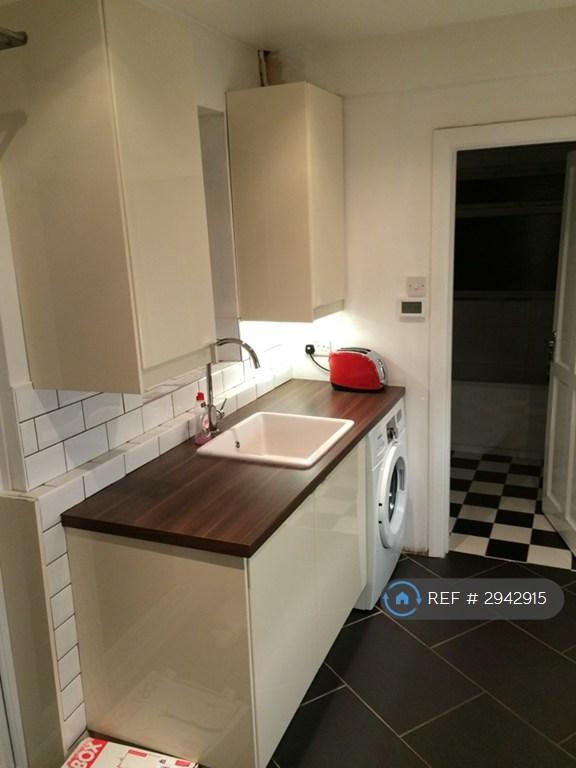 Room Copsewood Road in Watford