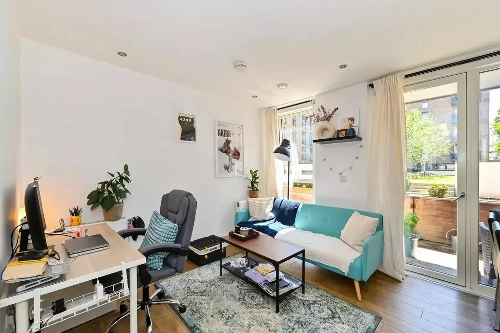 Flat Anderson Square in Greater London