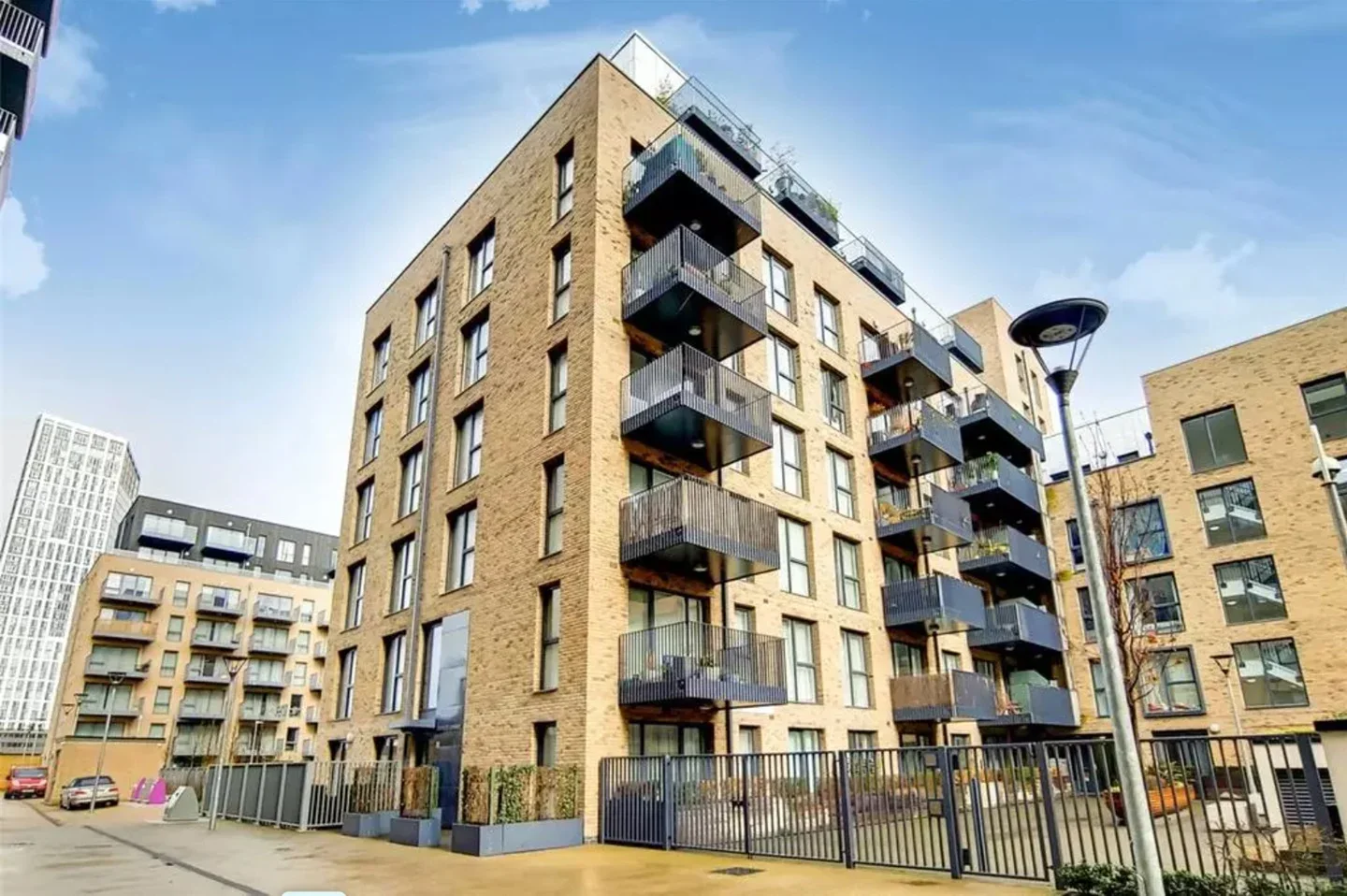 Flat Anderson Square in Greater London