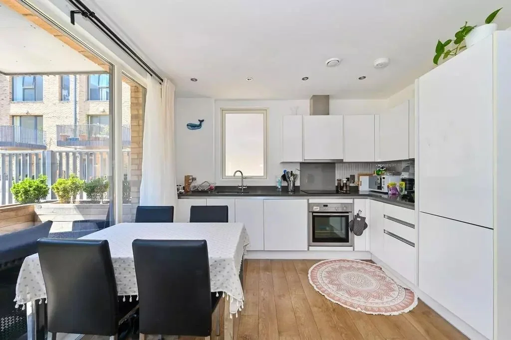 Flat Anderson Square in Greater London