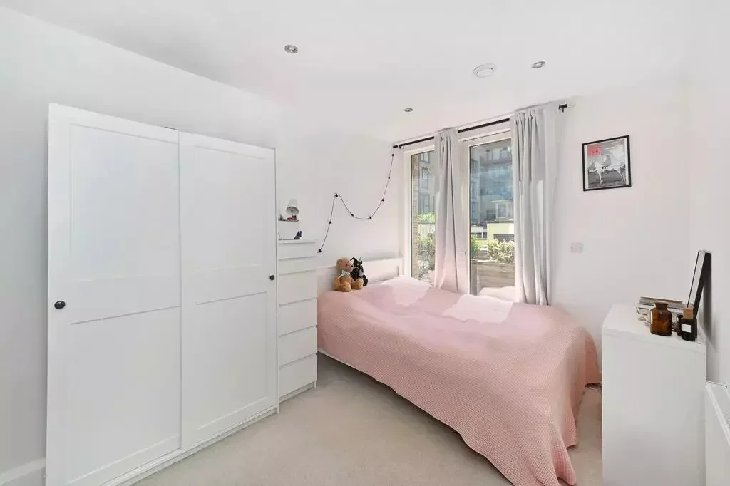 Flat Anderson Square in Greater London