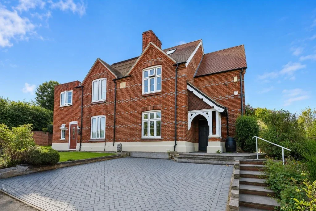 House Harefield Road in Greater London