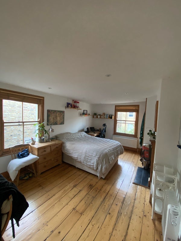 Room Mervan Road in Greater London