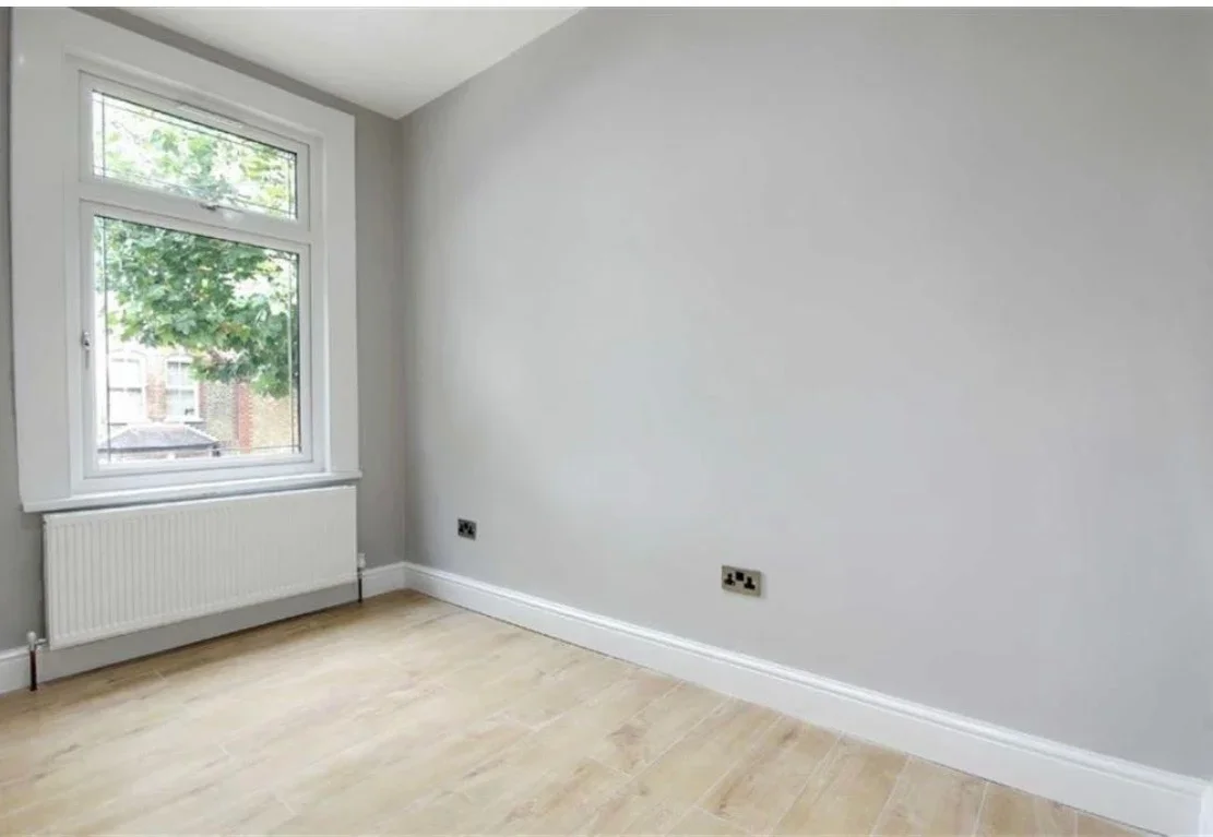 Flat Claude Road in Greater London