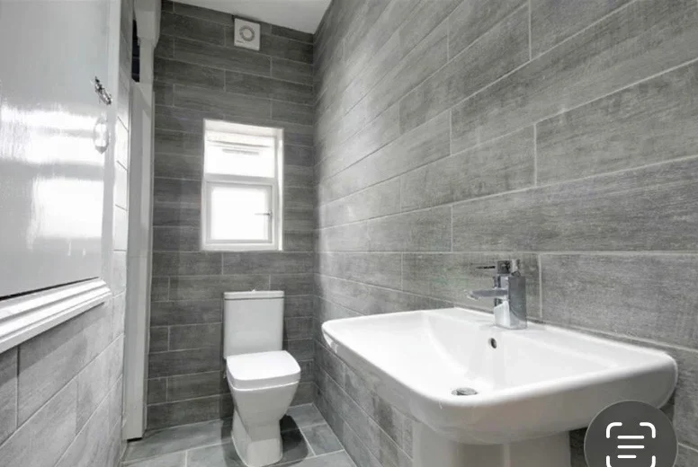 Flat Claude Road in Greater London