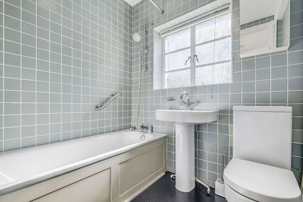 Flat Draxmont in Greater London