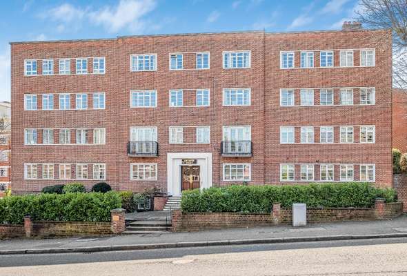 Flat Draxmont in Greater London