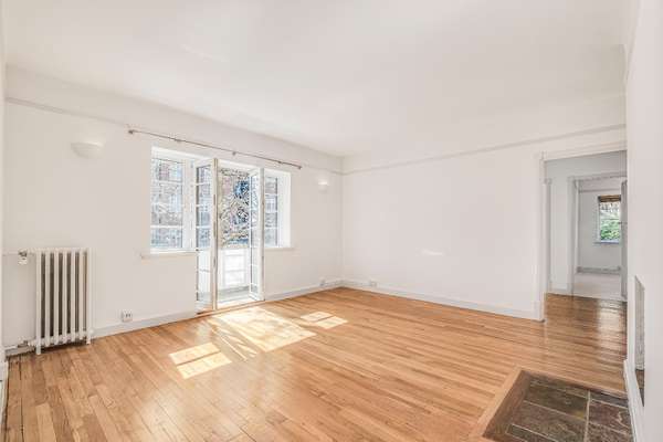 Flat Draxmont in Greater London
