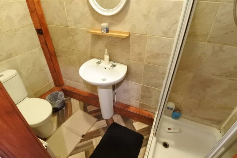 Room Harlesden Road in Greater London