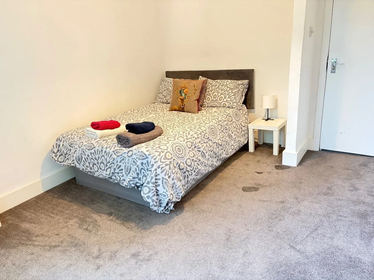 Room St Mary's Square in Greater London