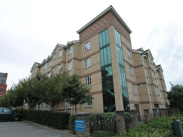 Flat Sheepcote Road in Greater London