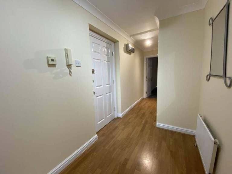 Flat Sheepcote Road in Greater London