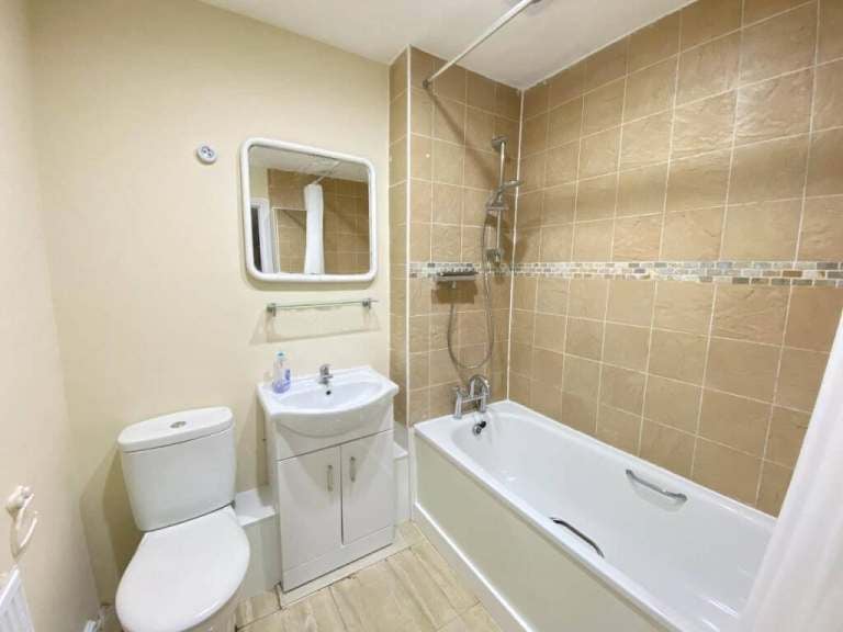 Flat Sheepcote Road in Greater London