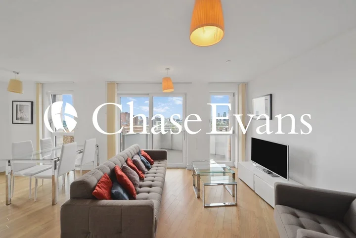 Flat Hannaford Walk in Greater London