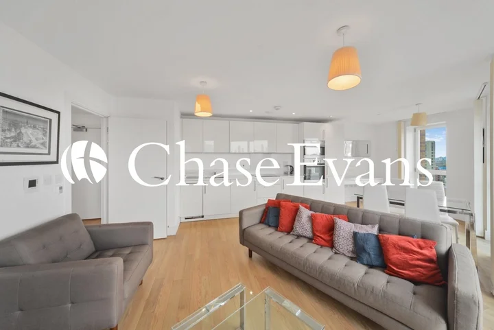 Flat Hannaford Walk in Greater London