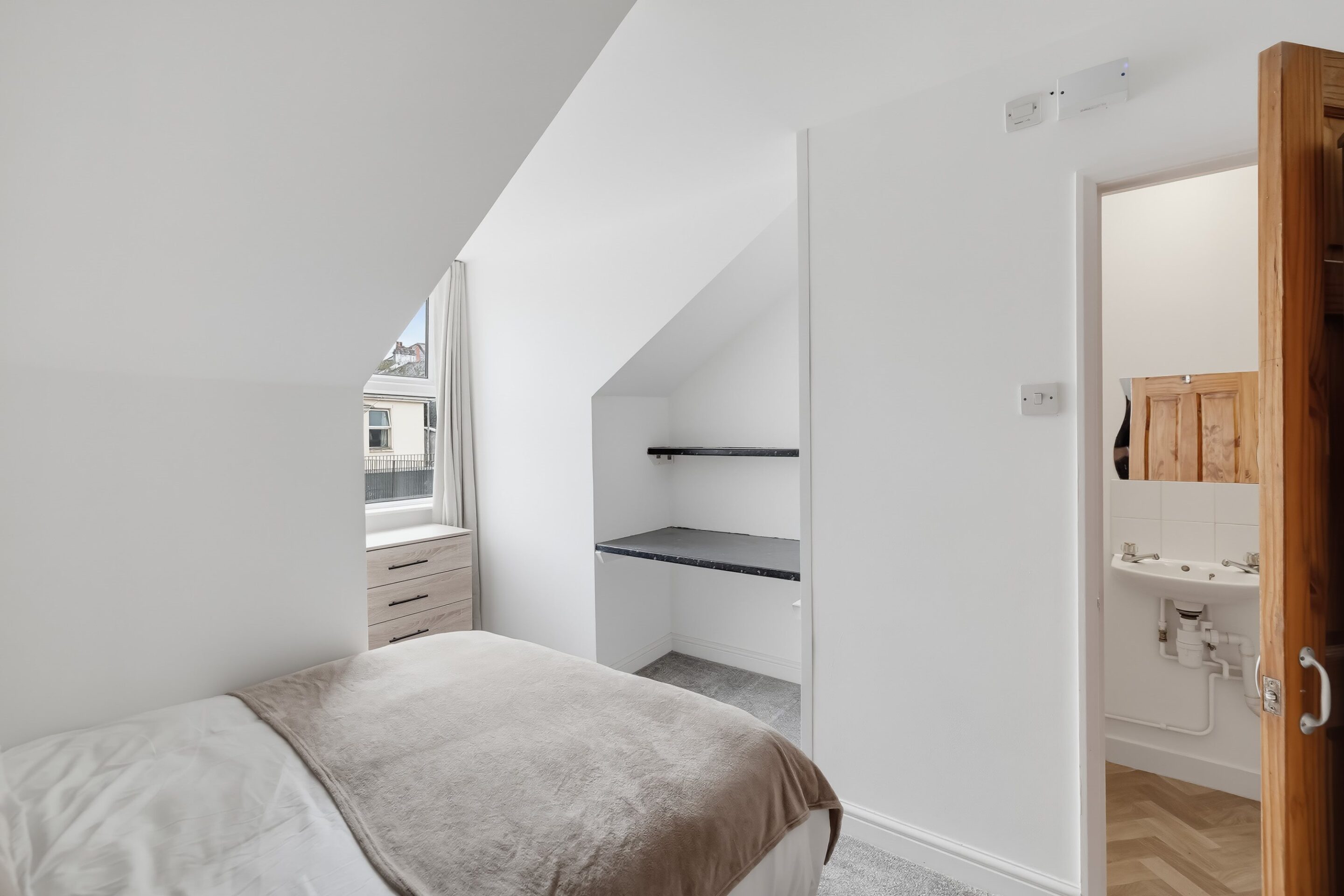 Room Alexandra Road in Plymouth