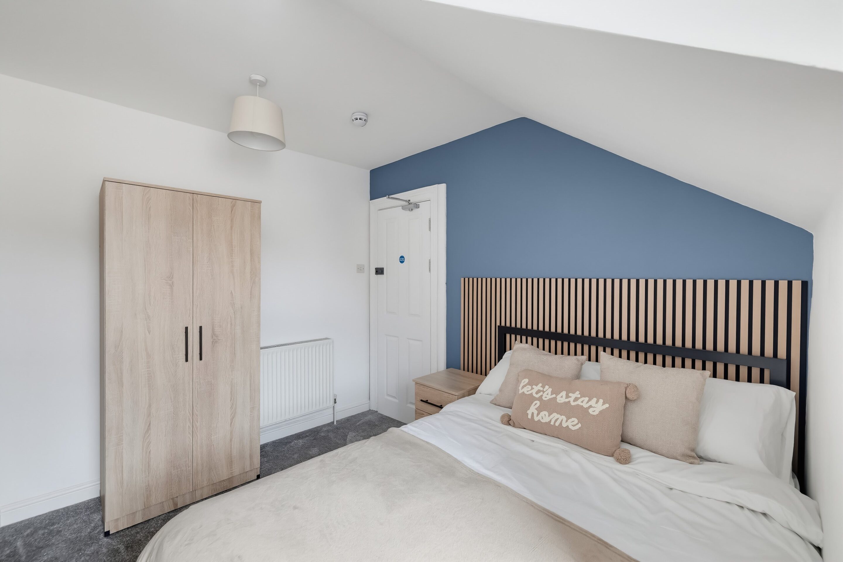 Room Alexandra Road in Plymouth