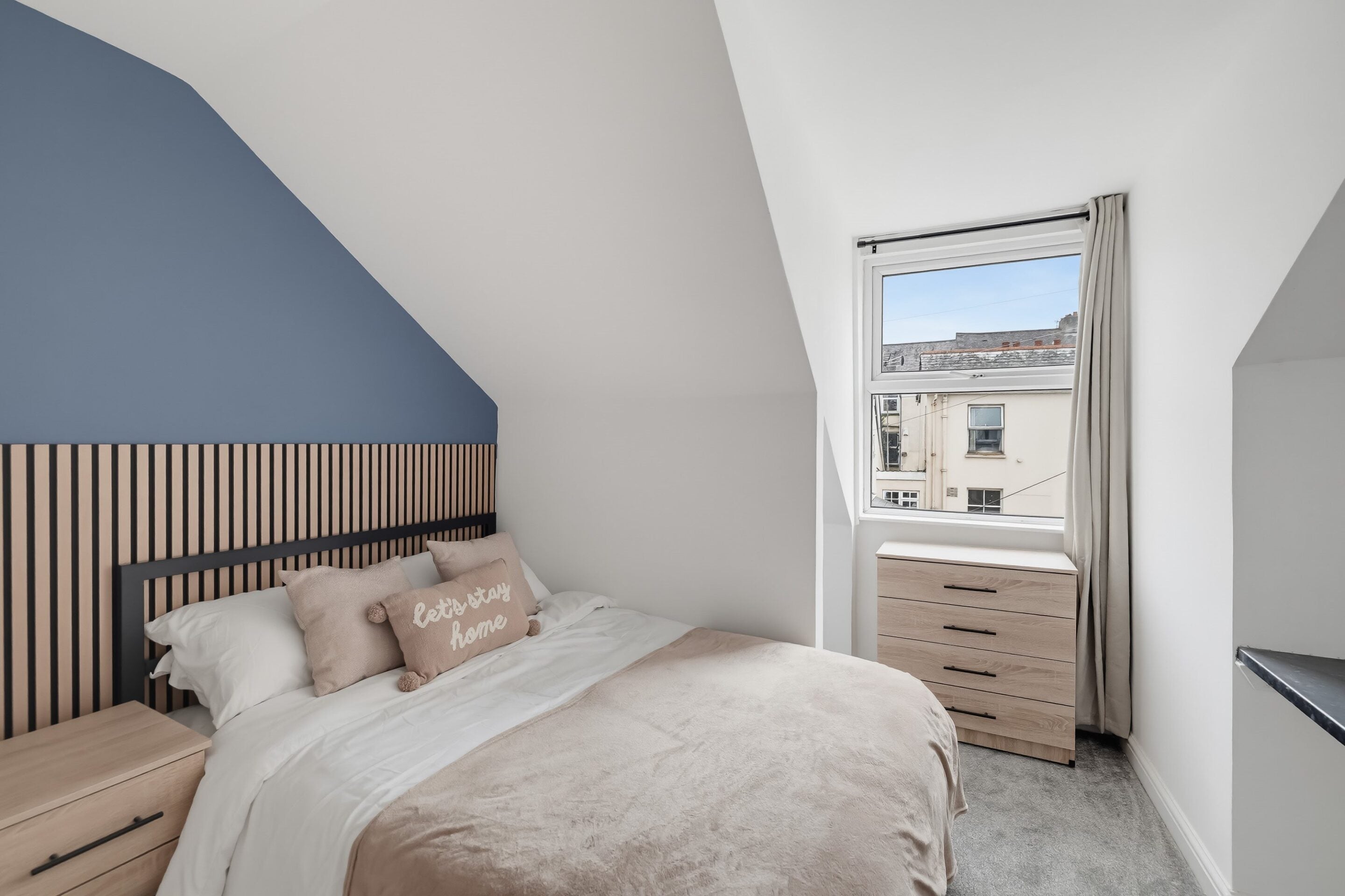 Room Alexandra Road in Plymouth