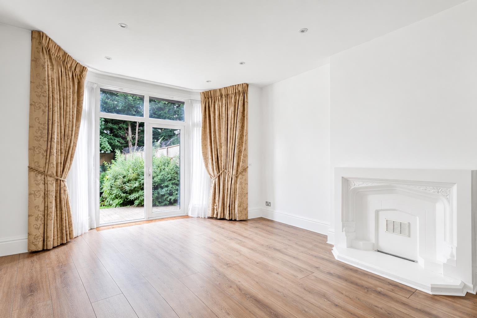 Flat Hoop Lane in Greater London