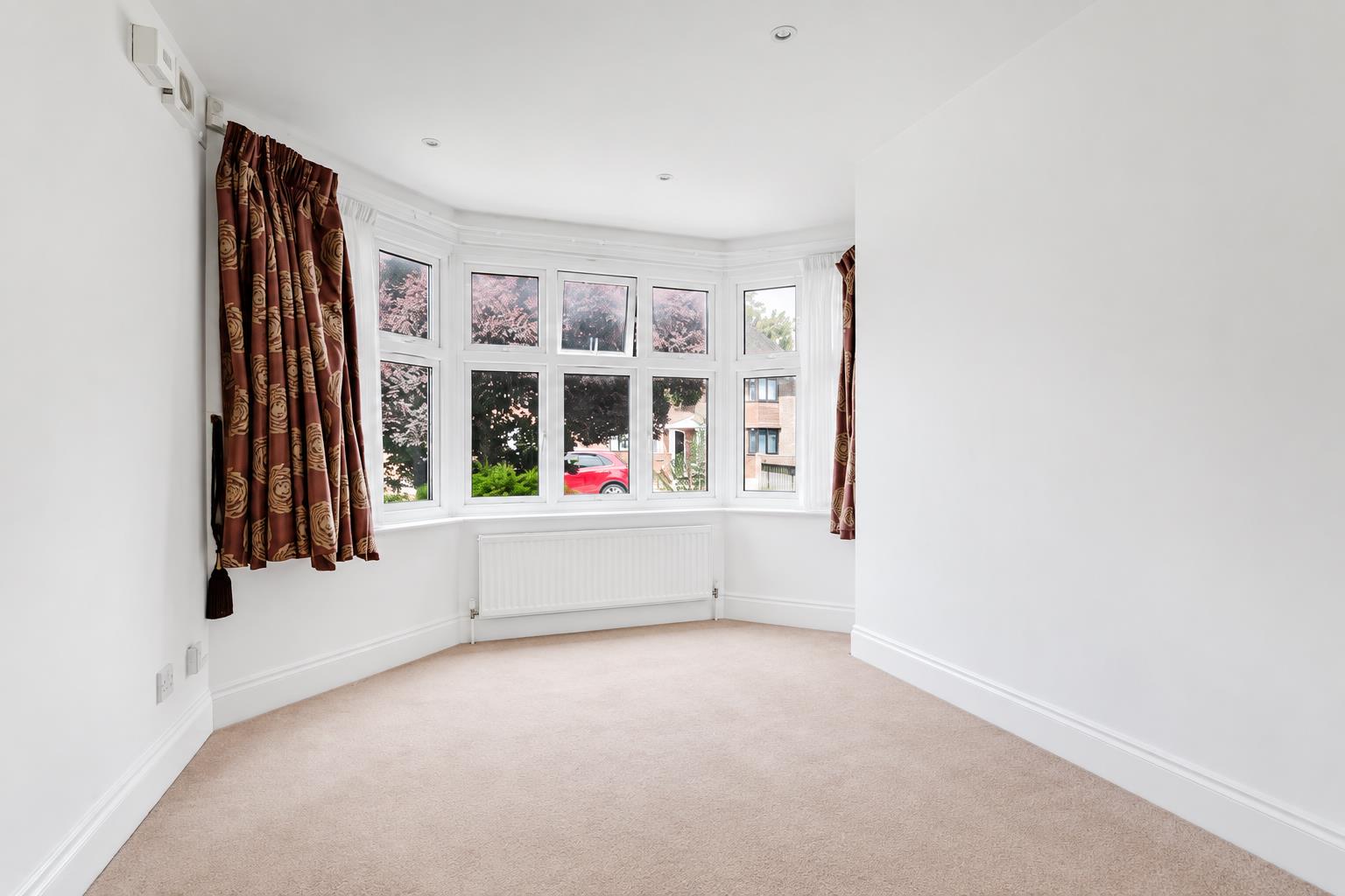 Flat Hoop Lane in Greater London