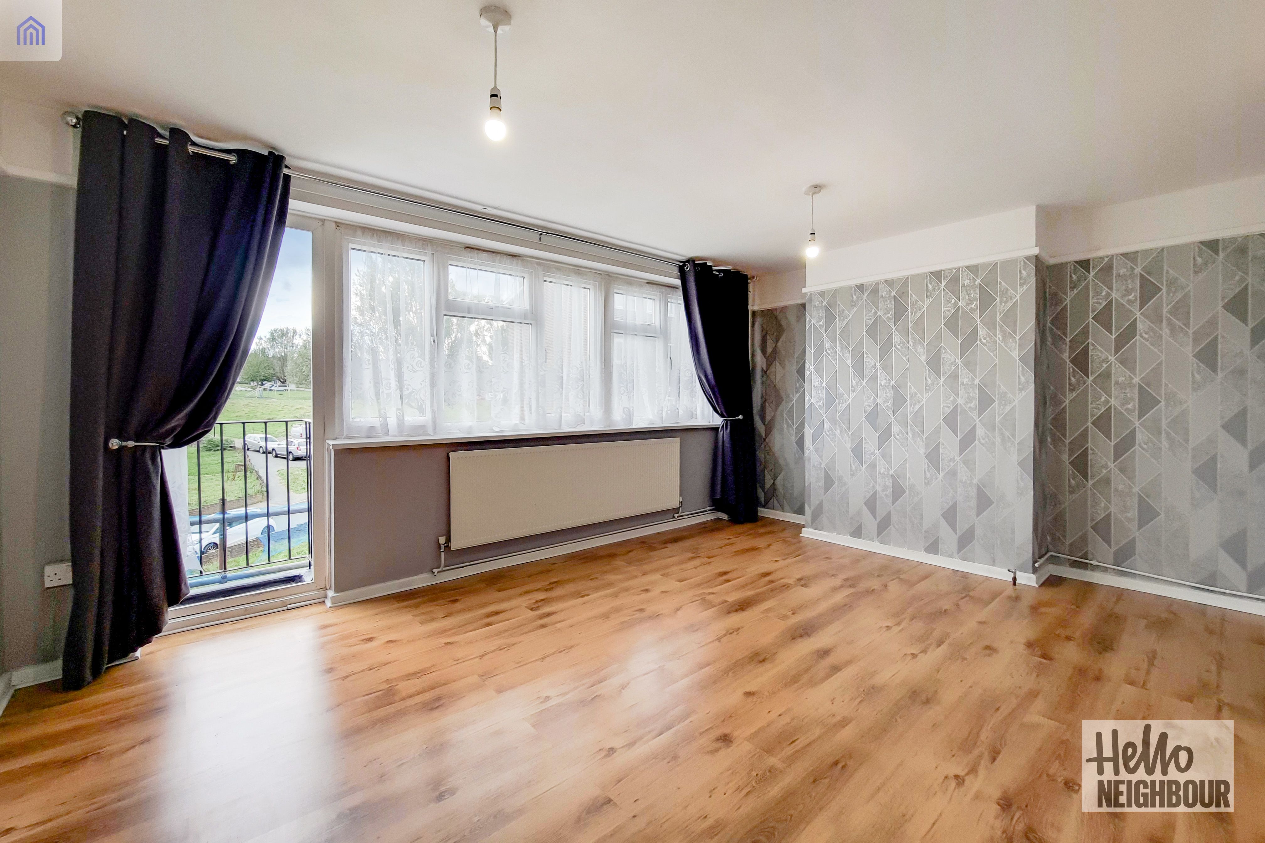 Flat Walton Green in Greater London