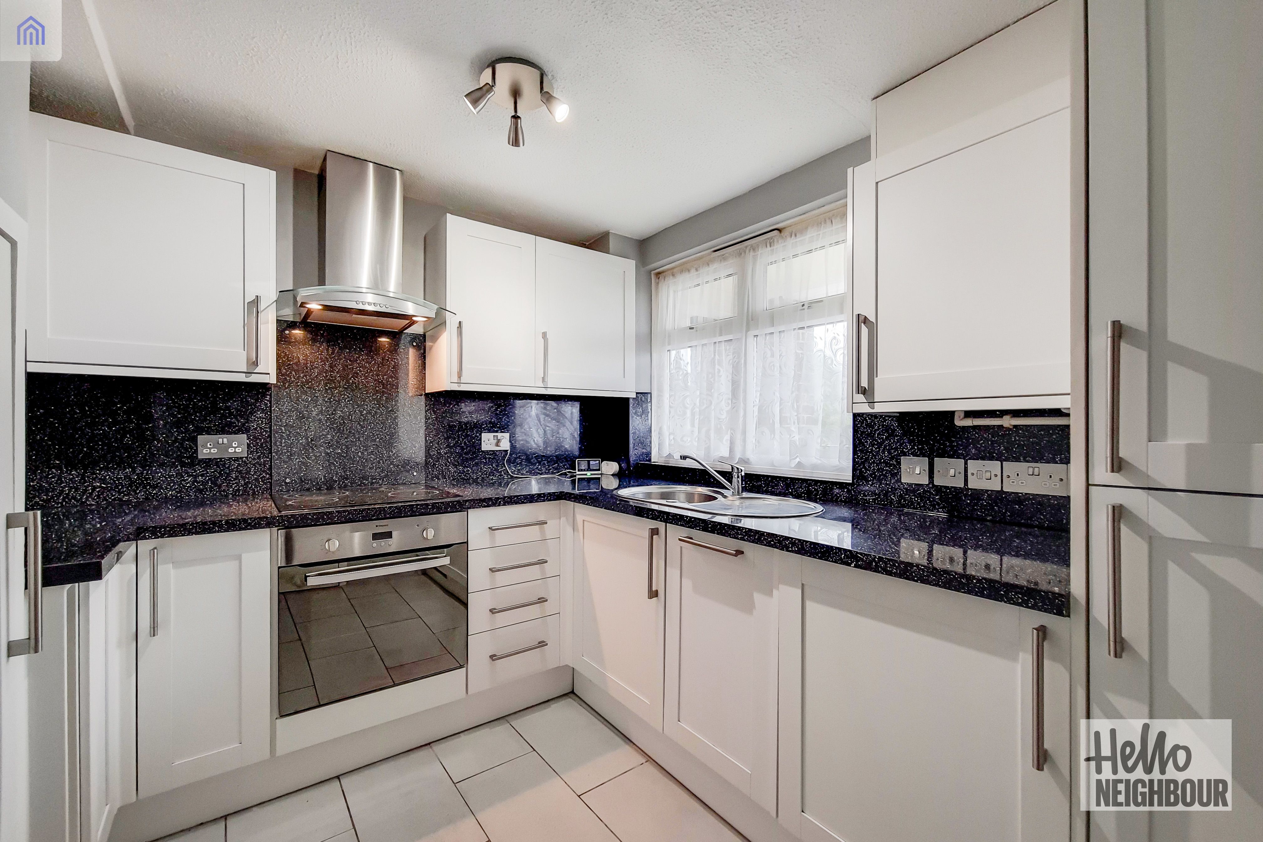 Flat Walton Green in Greater London