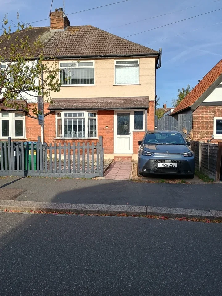 House Bushey Mill Crescent in Watford