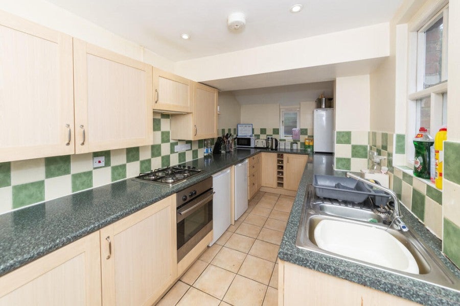 Flat Markenfield Road in Guildford