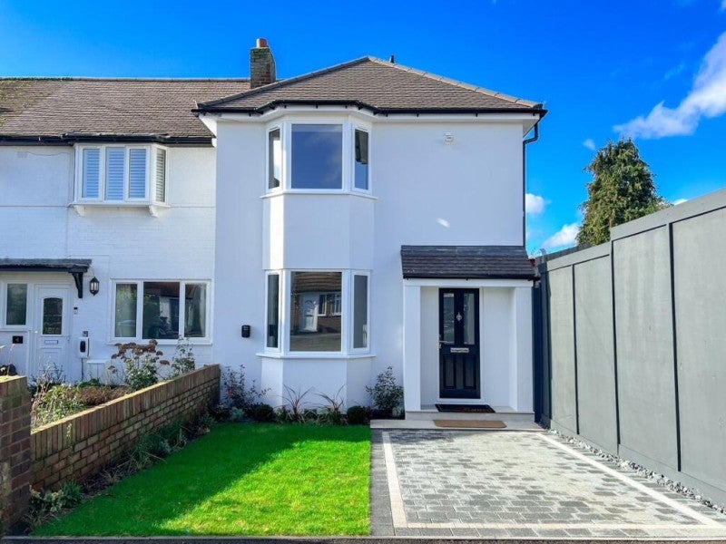 House Berkeley Drive in Elmbridge