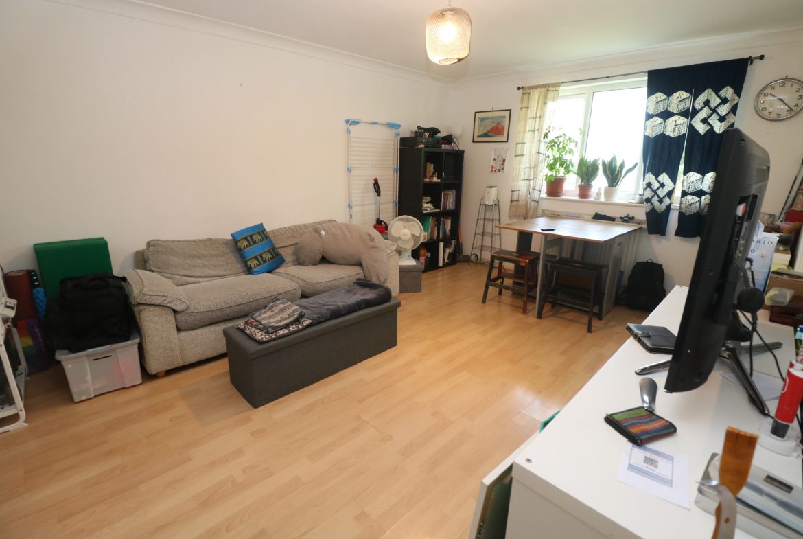 Flat Cambridge Gardens in Greater London