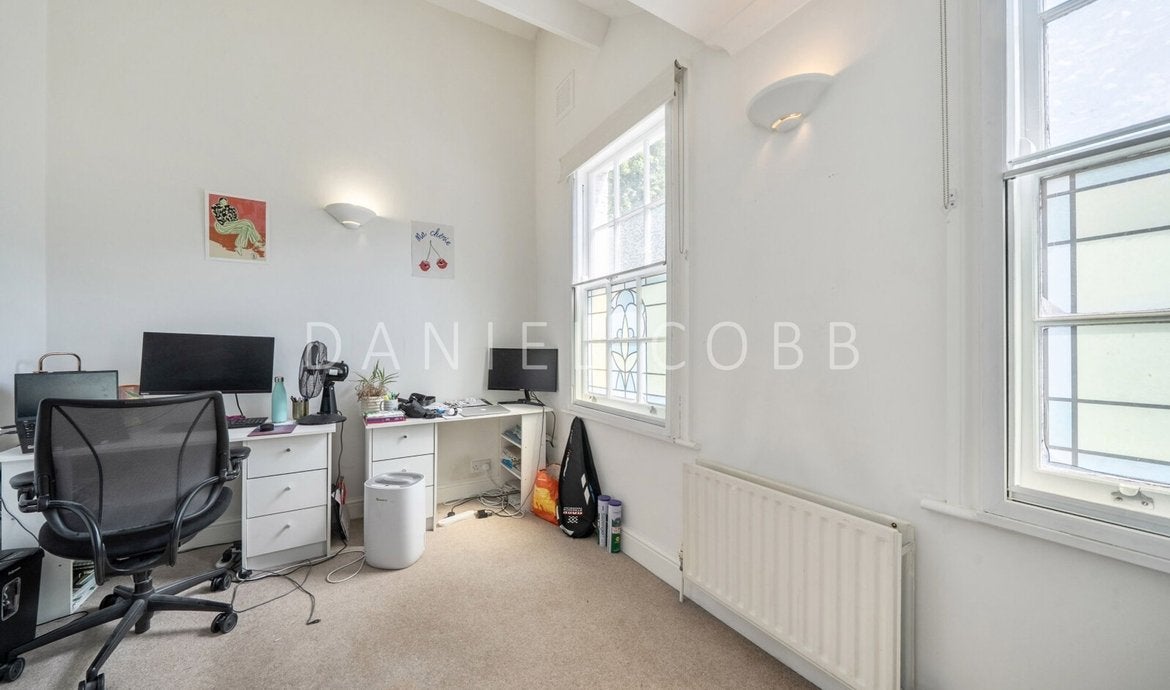 Flat Kennington Lane in Greater London