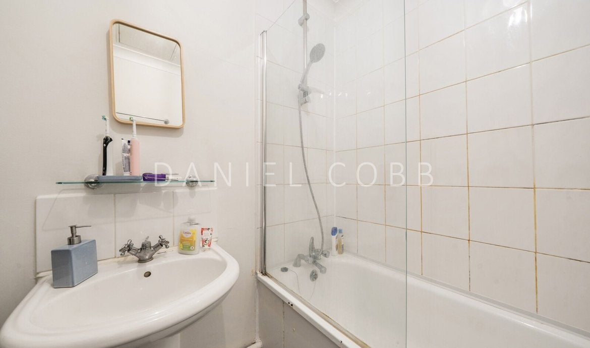 Flat Kennington Lane in Greater London