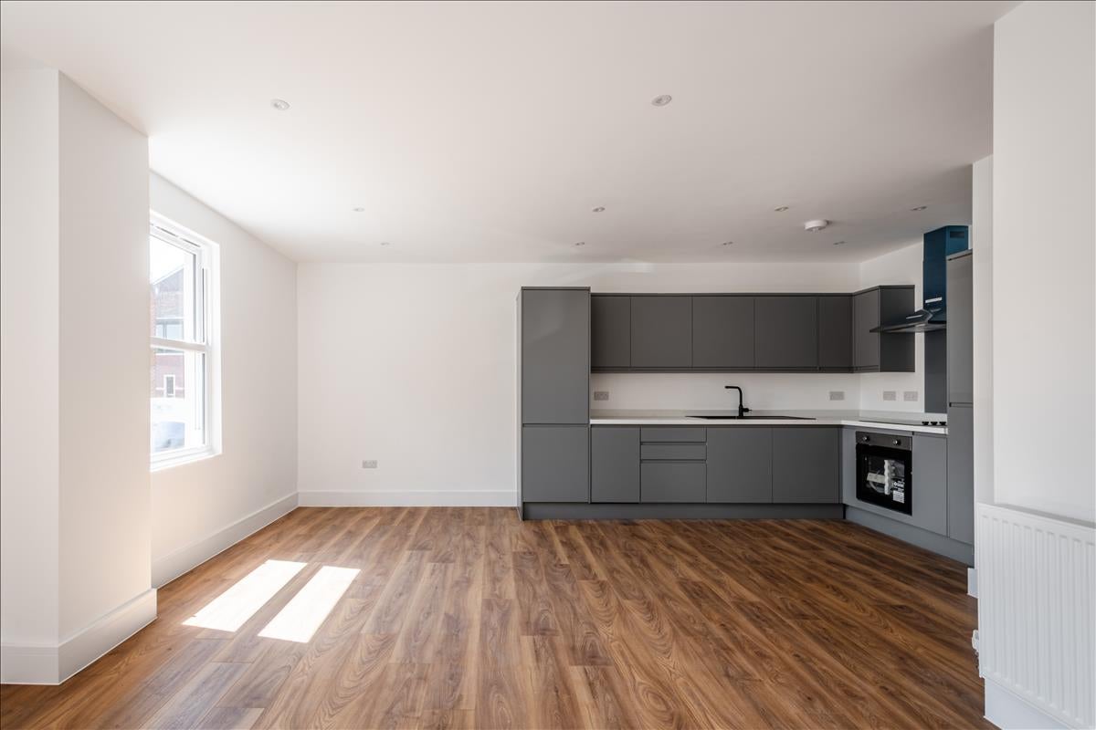 Flat Clarence Place in Greater London