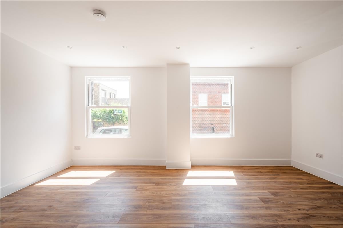Flat Clarence Place in Greater London