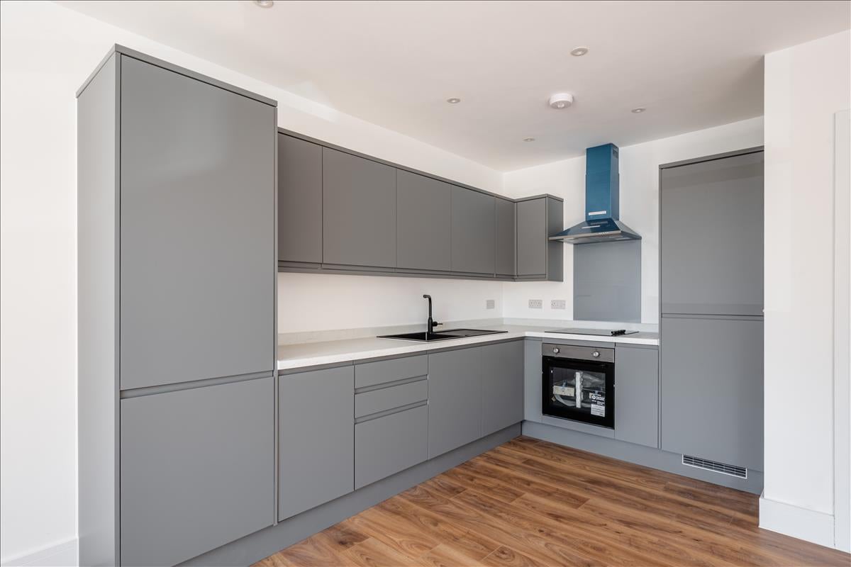 Flat Clarence Place in Greater London