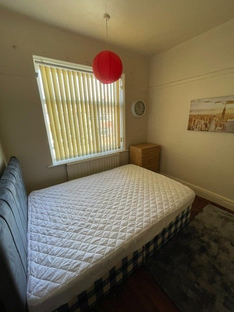Room Coleridge Road in Trafford