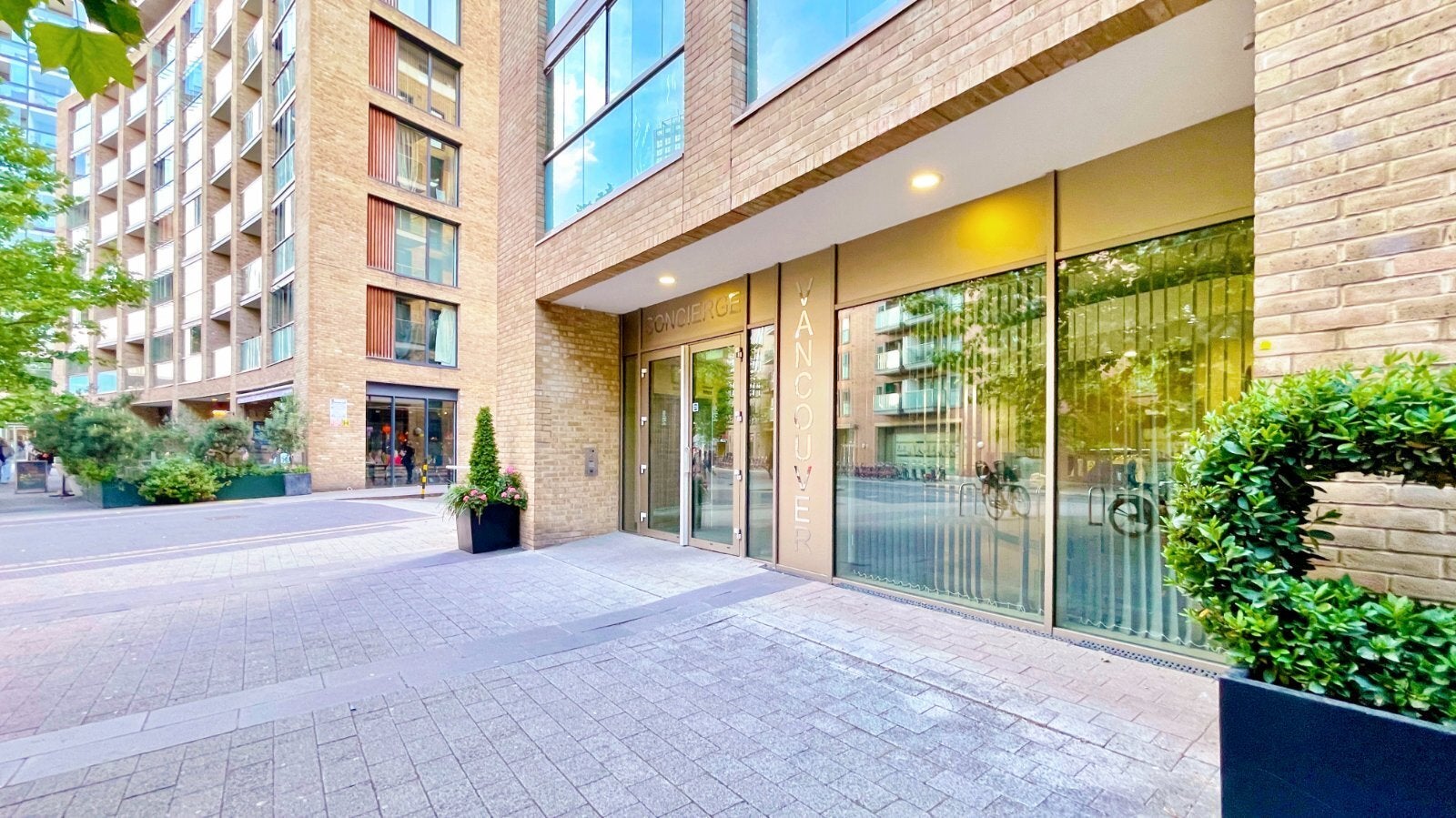 Flat Surrey Quays Road in Greater London