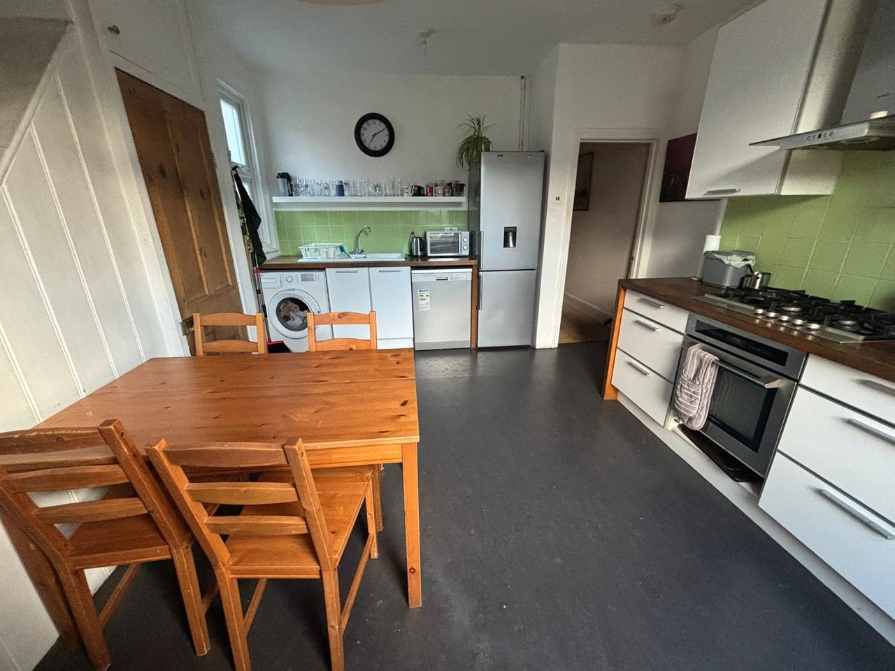 Room Replingham Road in Greater London