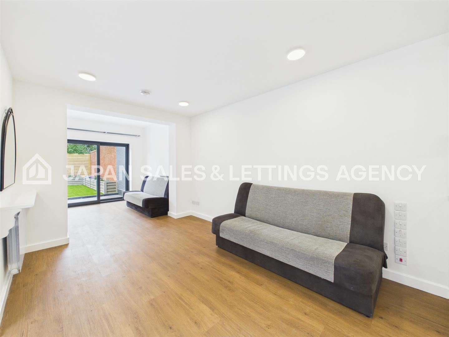 Flat Winchester Street in Greater London