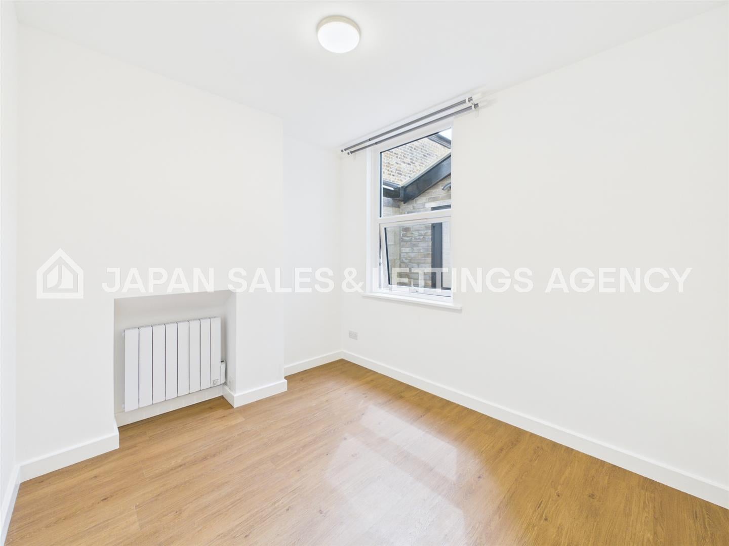 Flat Winchester Street in Greater London