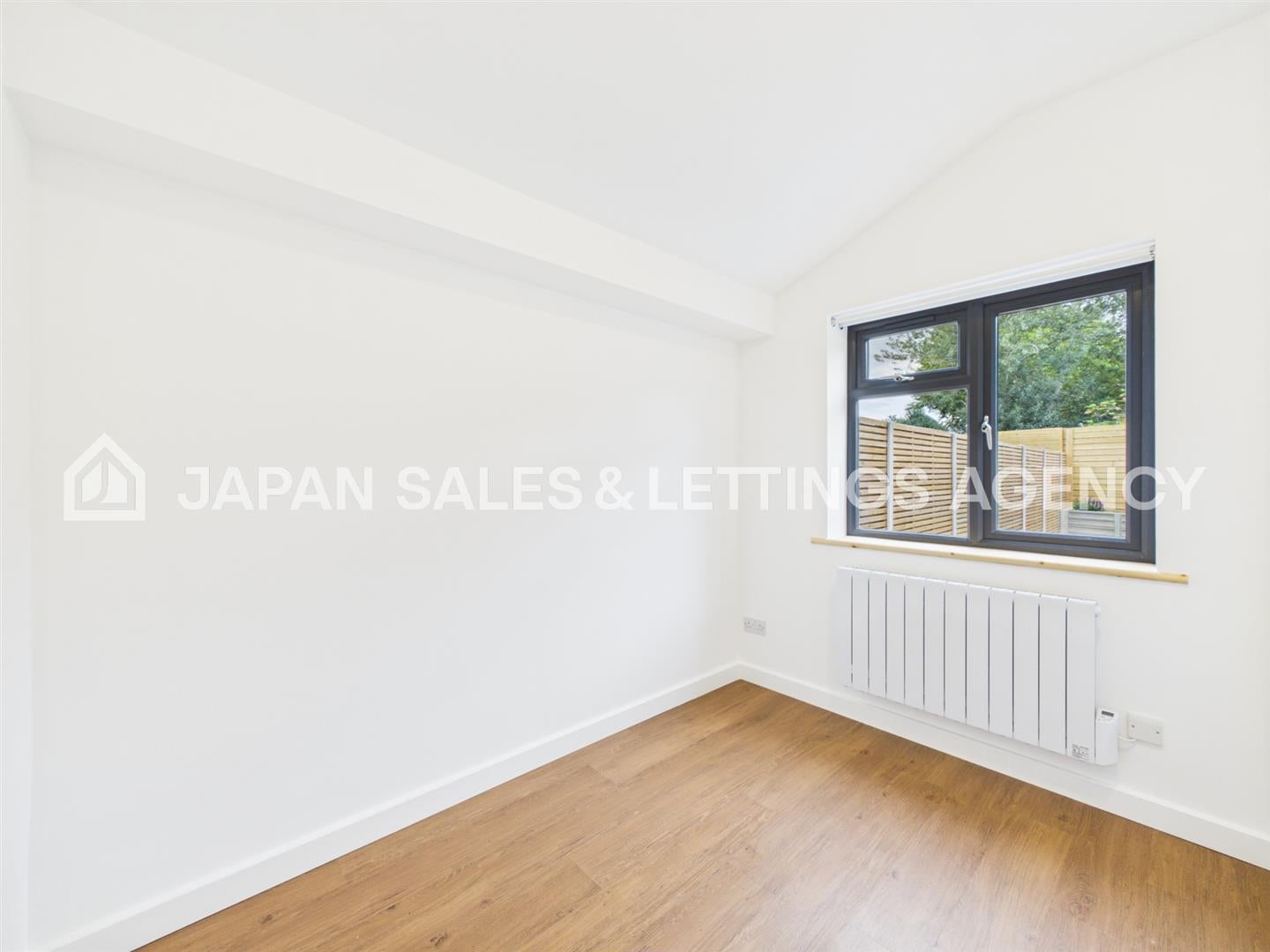 Flat Winchester Street in Greater London