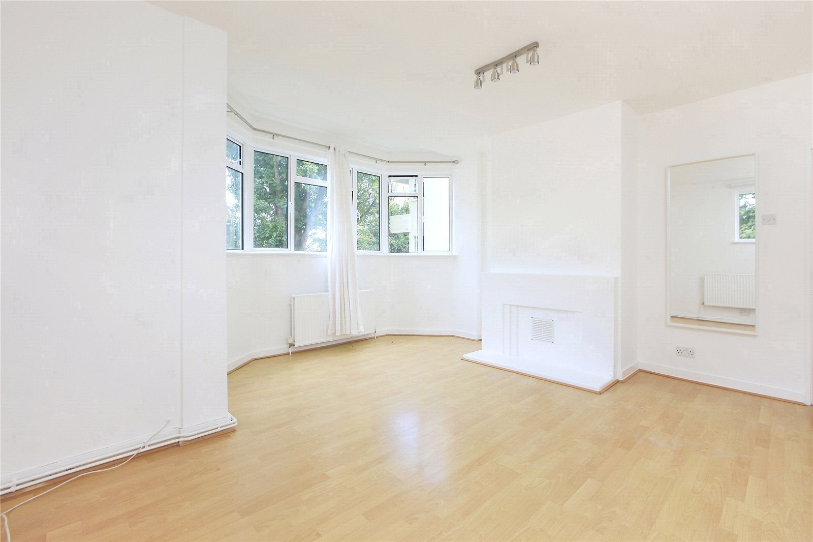 Flat Thurleigh Court in Greater London