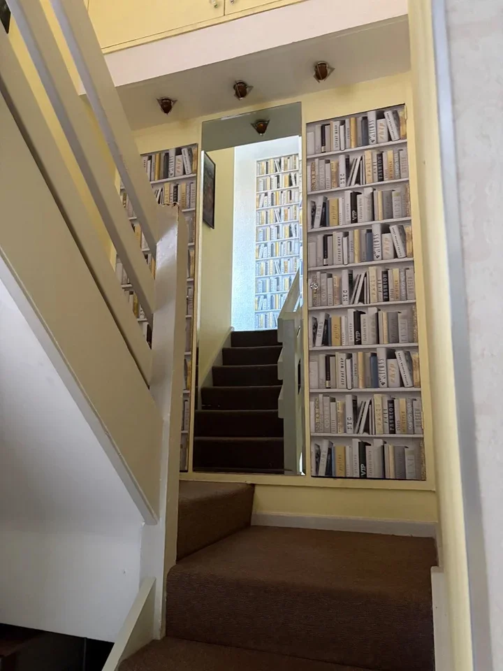 Room Pitfield Way in Greater London