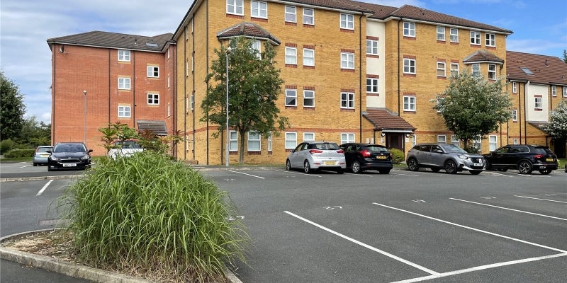 Flat Marlcroft Drive in Liverpool