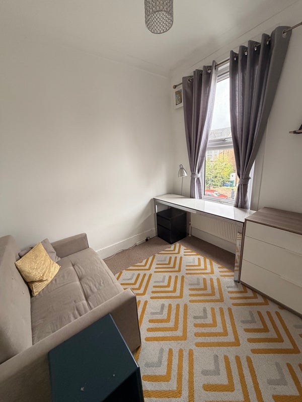 Room Dollis Road in Greater London