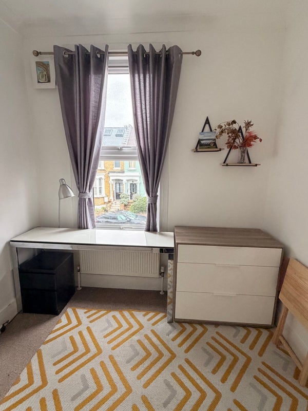Room Dollis Road in Greater London