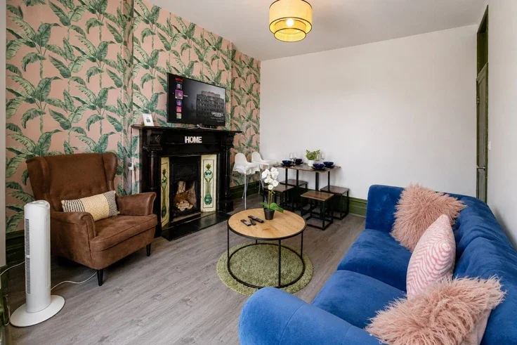Flat Askew Road in Greater London